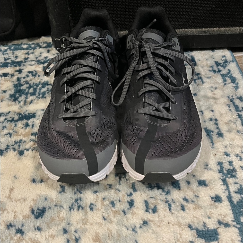 On Cloud Cloudflow Running Shoes Sneakers  Mens Size 10 Blk/Asphalt Like new
